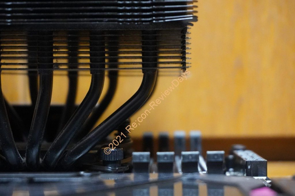 BIOSTAR製マザーボード「Z690A VALKYRIE」とNoctua製CPUクーラー「NH-D15」の組み合わせはヒートパイプの干渉で1方向にしか取り付けられない #BIOSTAR #Noctua #NHD15