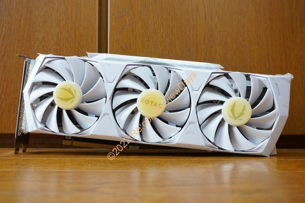 ZOTAC製の白色のグラフィックカードに添付されているメーカーロゴシールが黄ばんで来ました #ZOTAC #WhiteEdition #GPU #RTX3080 #NVIDIA
