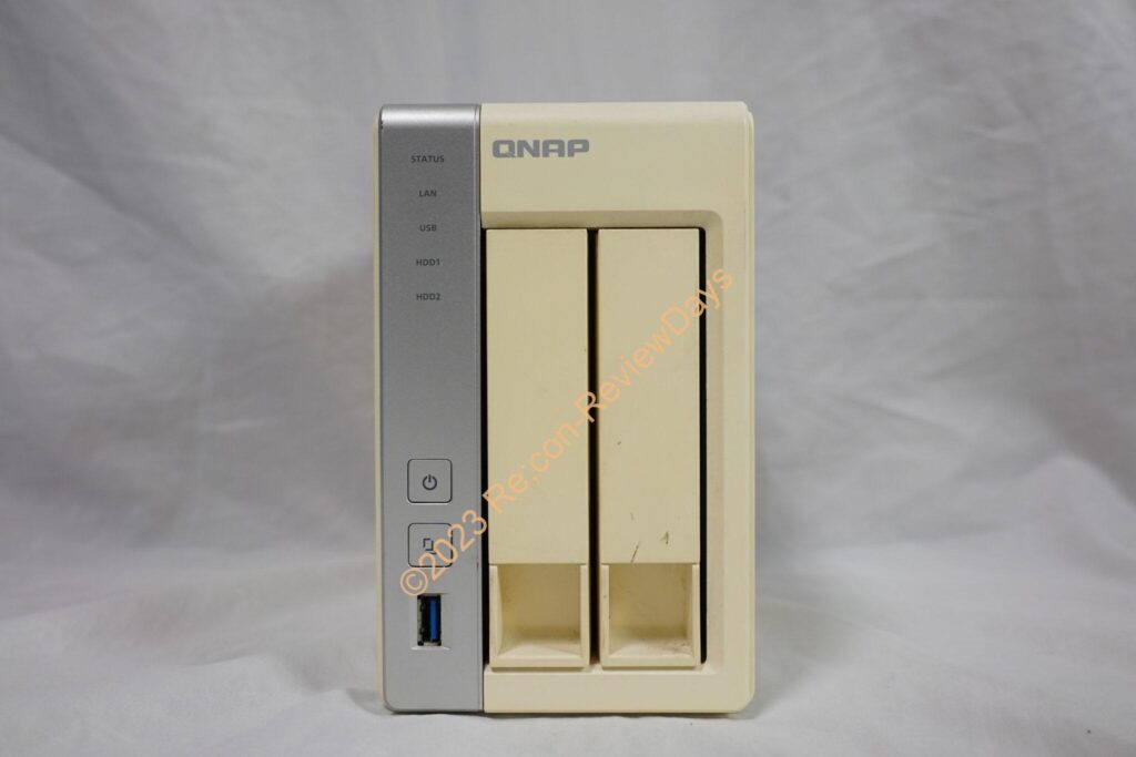 黄ばんだQNAP製の2ベイNAS「TS-231+」を購入しました