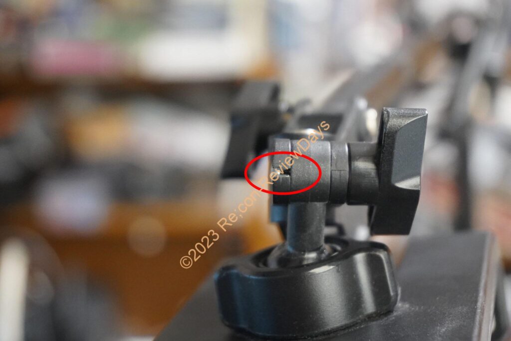 UGREEN製のスマートフォン、タブレット用アームスタンド「50394X」の可動部分がプラスチック製のため折れてしまっていた