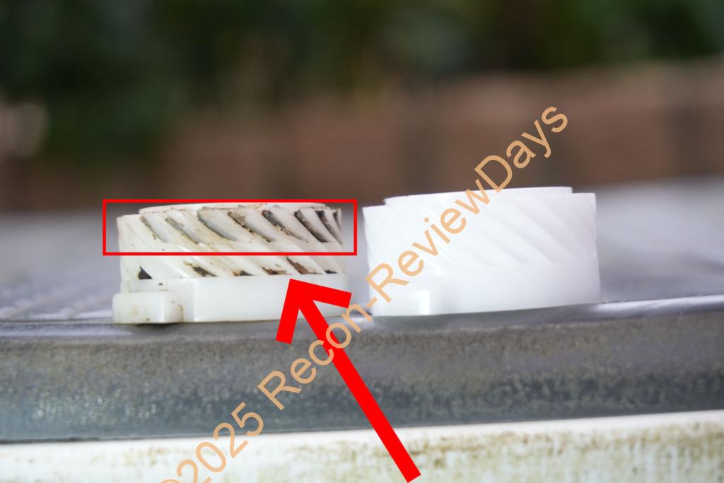 ジャイロキャノピー(TA03)用のスピードメーターギアを新旧比べてみた