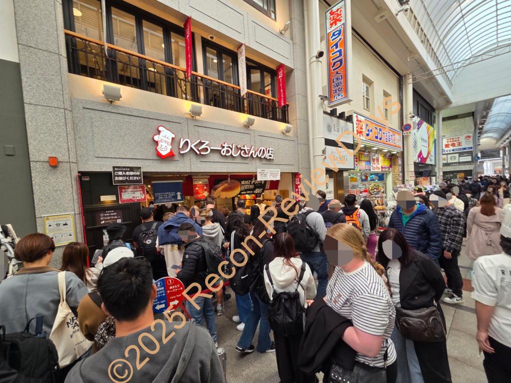 久々に「りくろーおじさんの店 なんば本店」に行くと焼きたてじゃなくても10分前後並ぶ必要有り