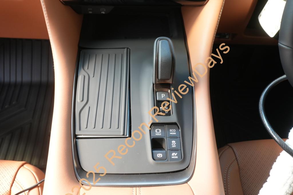 40系アルファード、ヴェルファイア用のシフトレバー保護用ゴムマットを簡単にレビュー