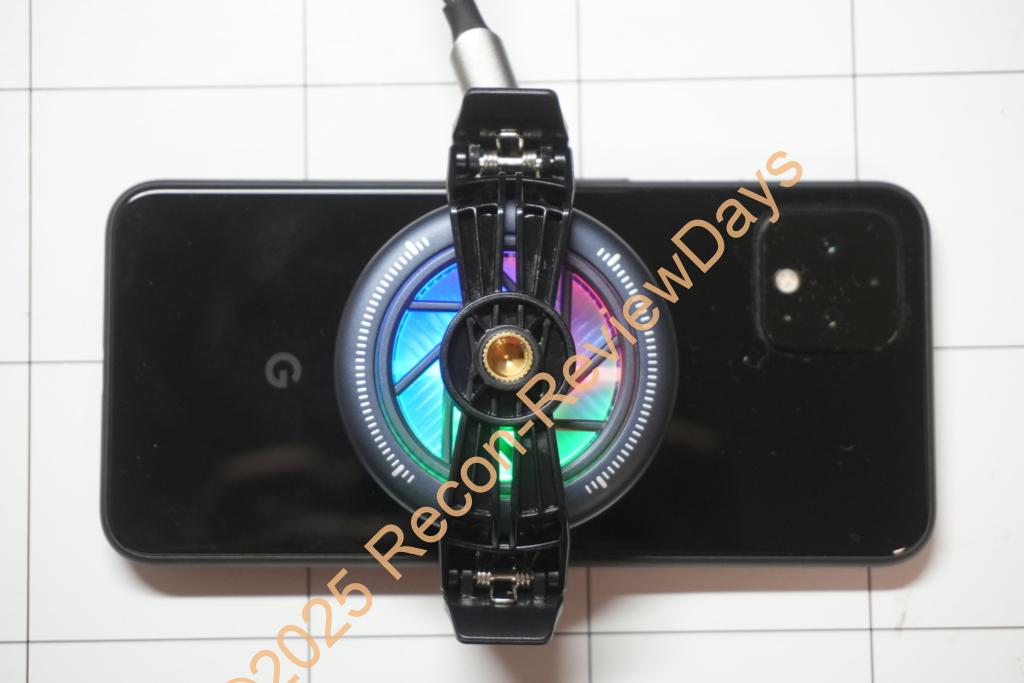 Pixel 4用のペルチェ搭載のスマホクーラーを購入