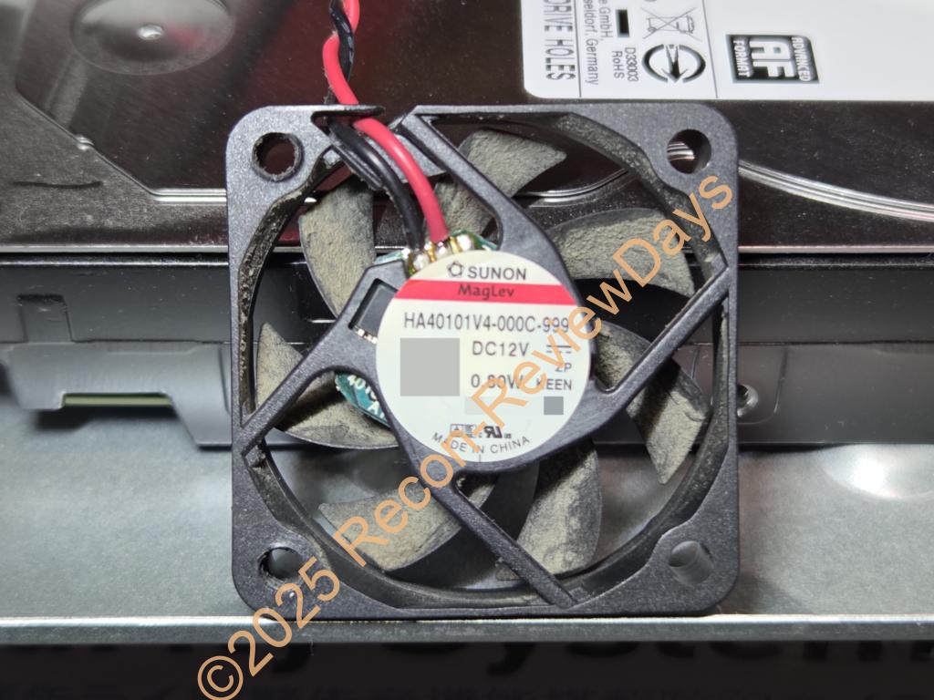 Swann製の監視カメラ+レコーダーセット「SWDVK-855808WL」のレコーダー内蔵ファンが故障したので分解してみた