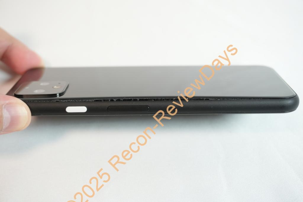 Google Pixel 4のバッテリーが膨張し、背面が浮いてきました