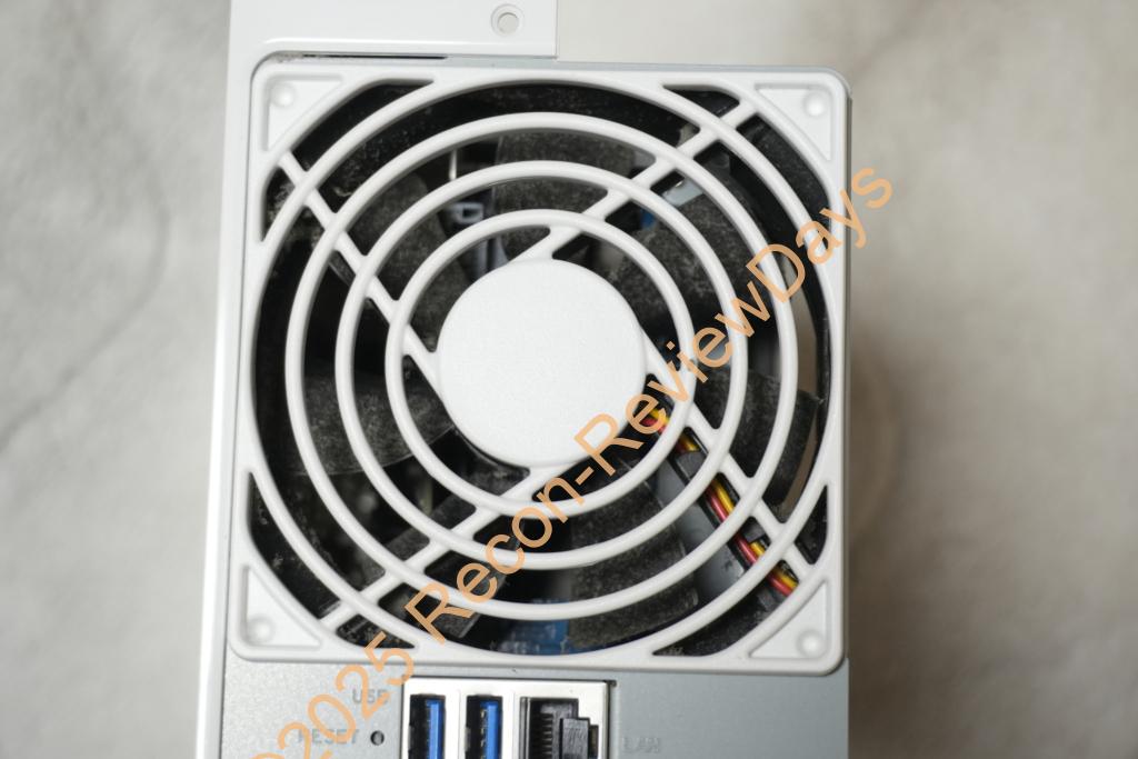 Synology DS223jでファンを清掃、交換する方法について